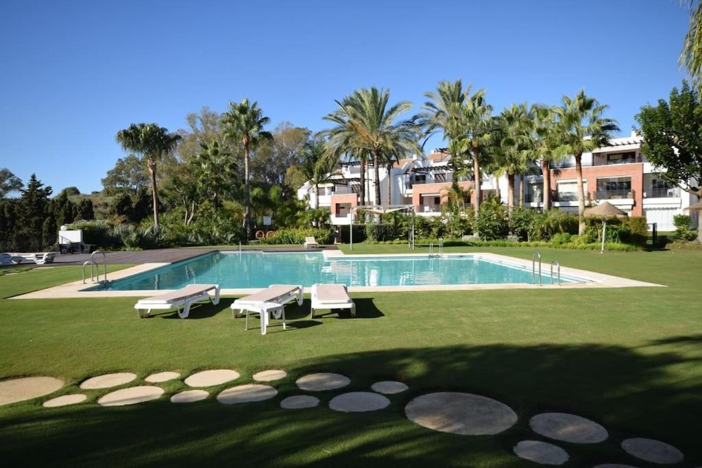 Precioso Atico Con Vistas Y Jacuzzi Privado En La Terraza Estepona