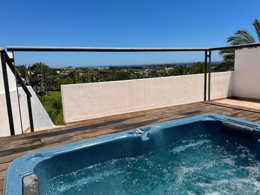 Apartment Precioso Atico Con Vistas Y Jacuzzi Privado En La Terraza Estepona